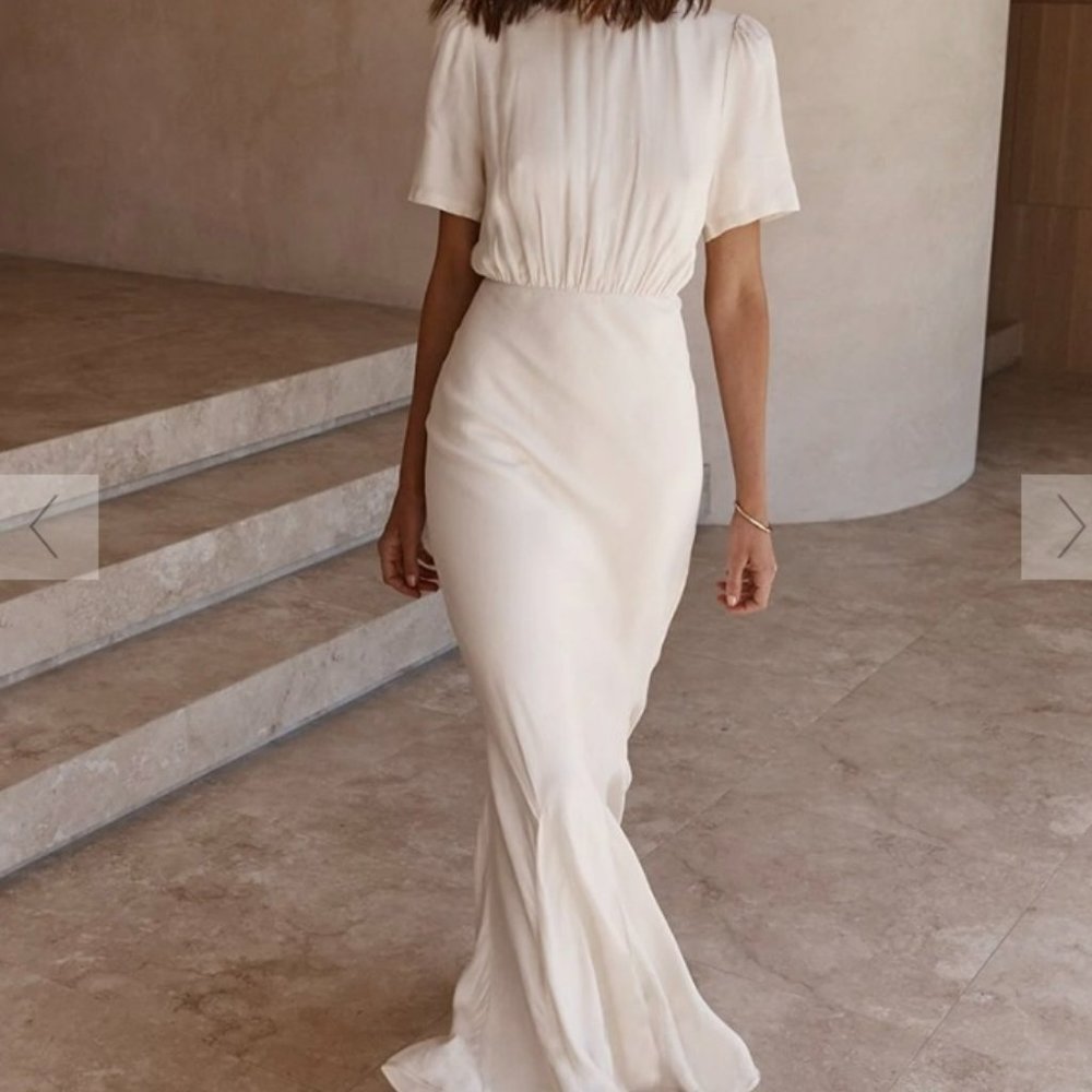 Dissh Campbell Oyster Midi Dress Size US 4 Brand New